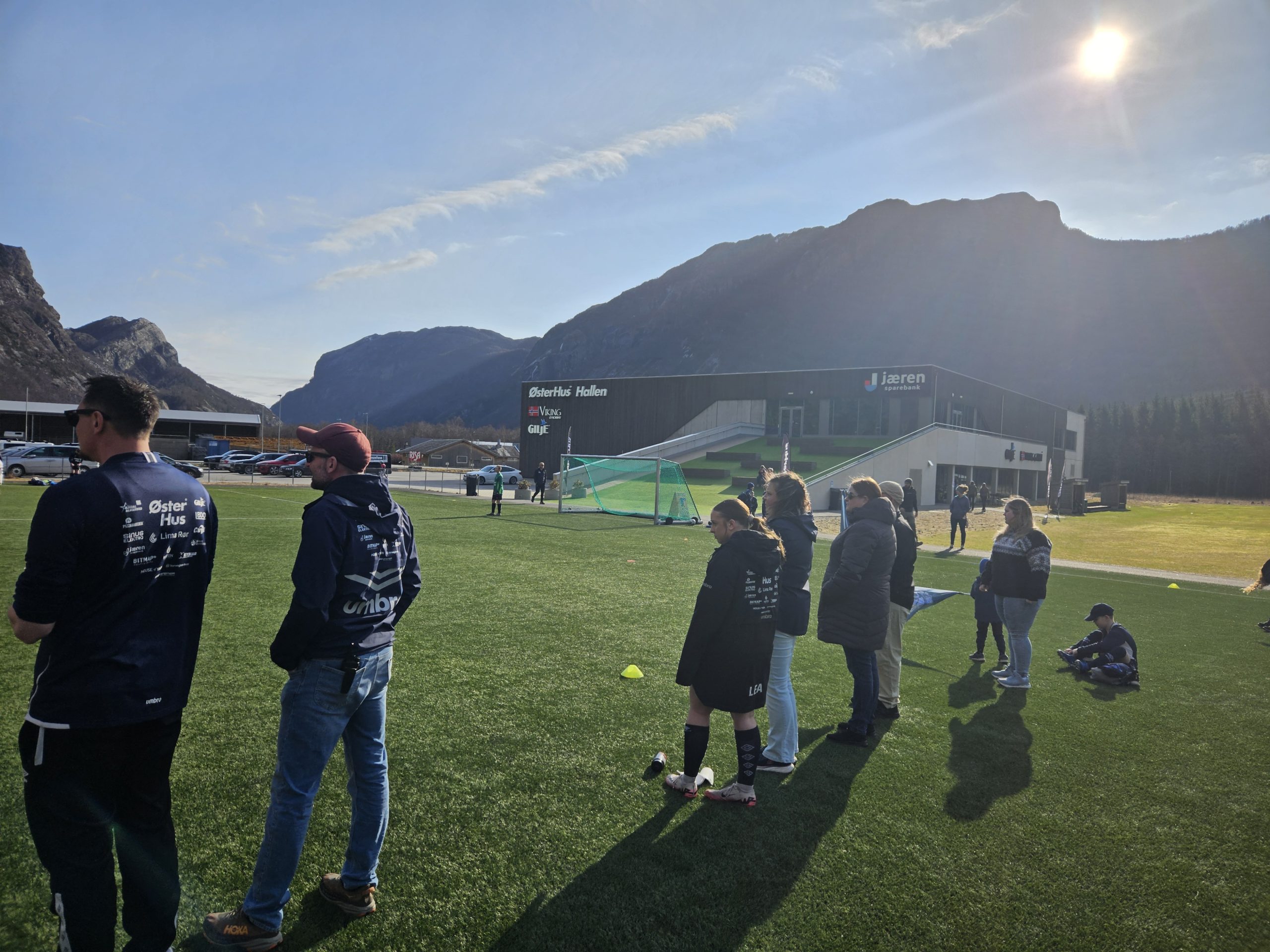 Hallen i bakgrunnnen